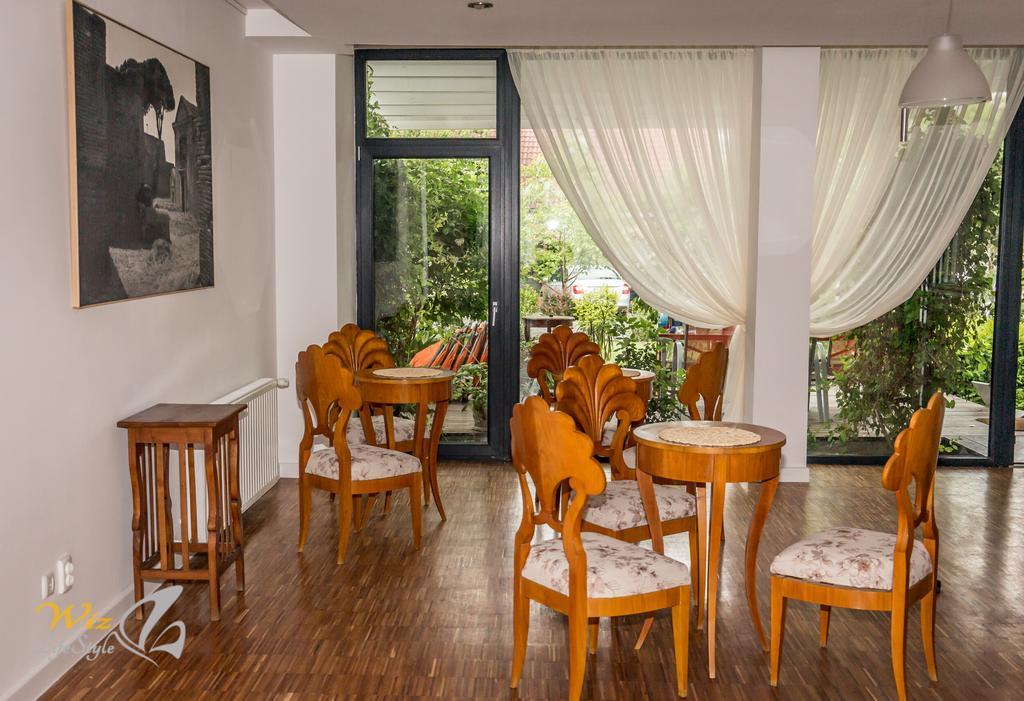 May Residence Dumbravita  Экстерьер фото