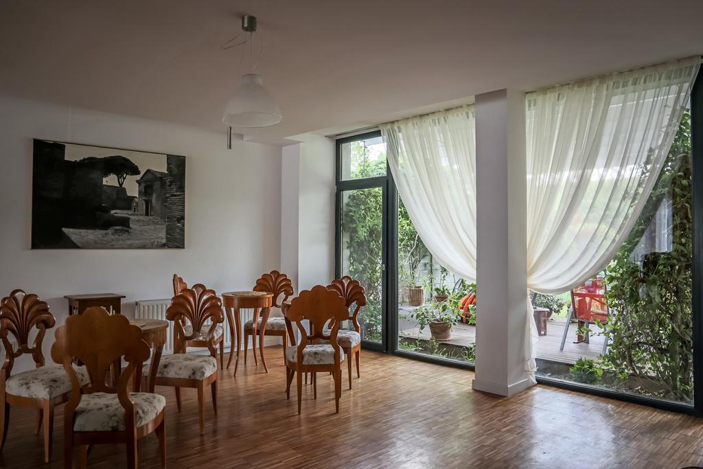 May Residence Dumbravita  Экстерьер фото