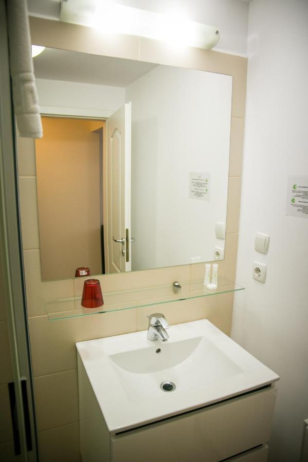 May Residence Dumbravita  Экстерьер фото